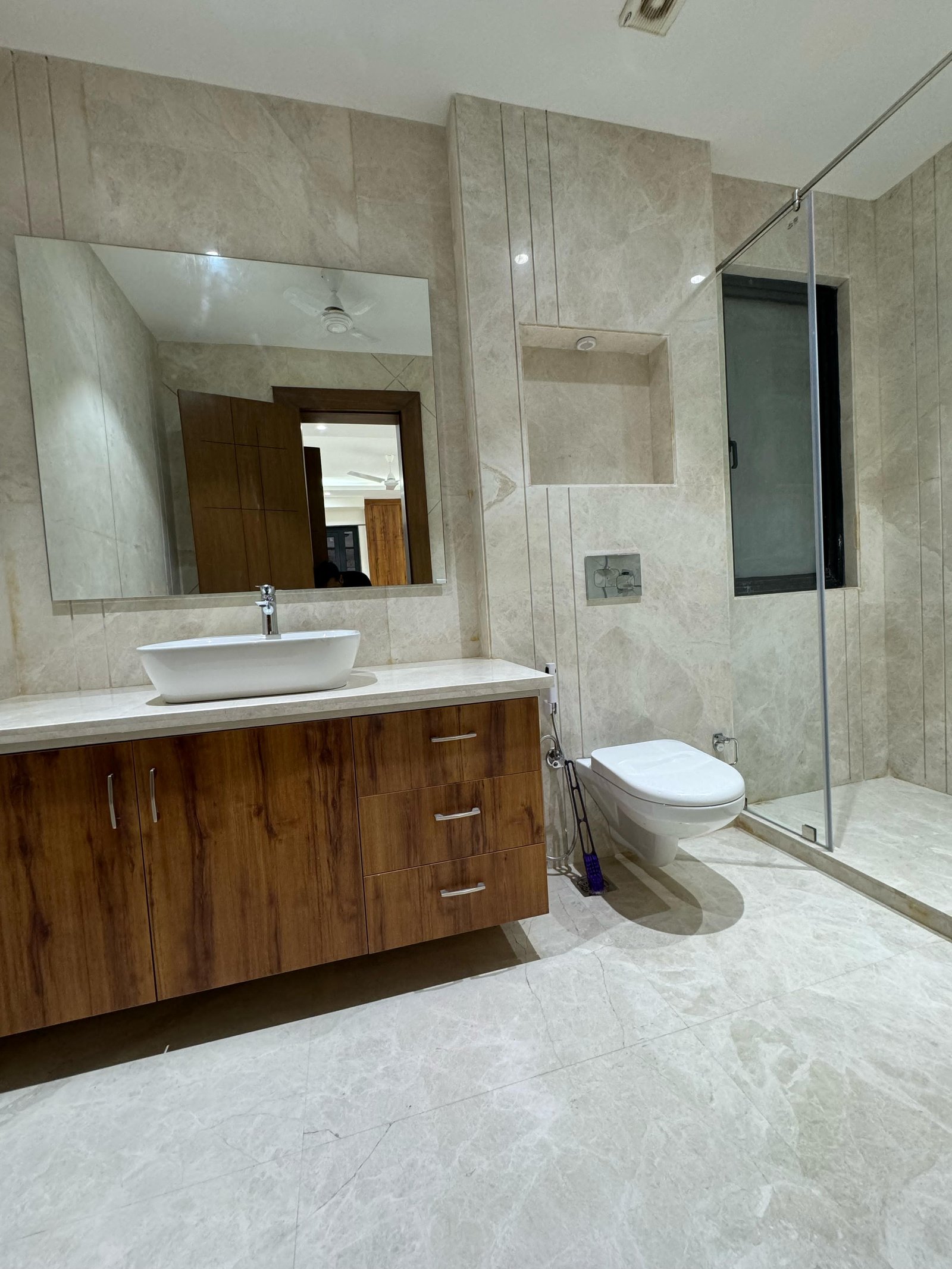 4BR, DLF Phase 1, G block available for rent